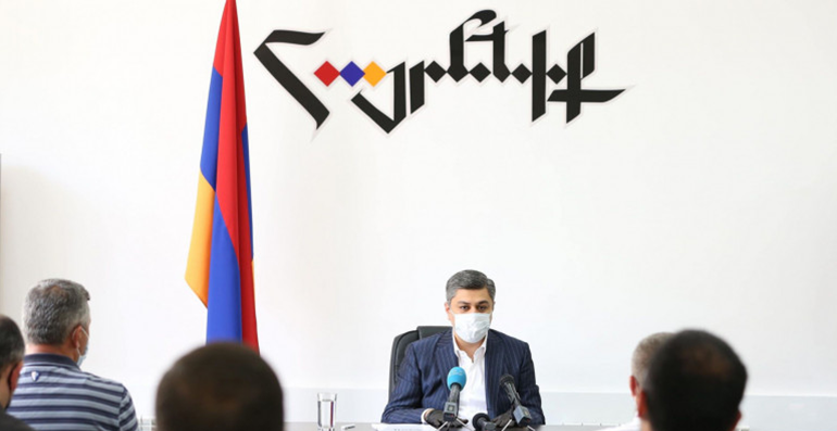 Շատ մի չարչարվեք, սպասում ենք, էստի համեցեք… Արսեն Բաբայան