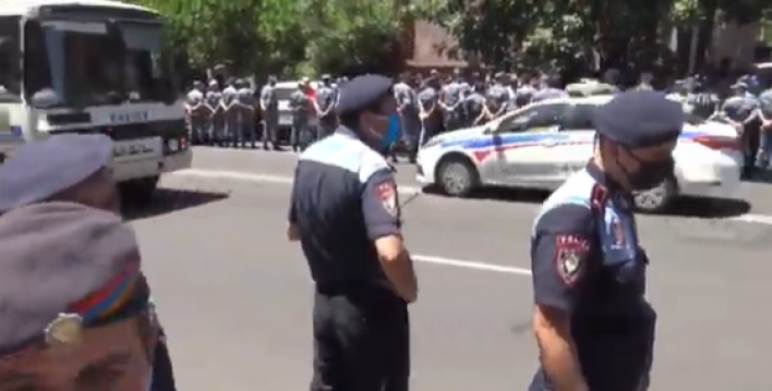 Այստեղ սադրիչներ կան, զգուշացեք