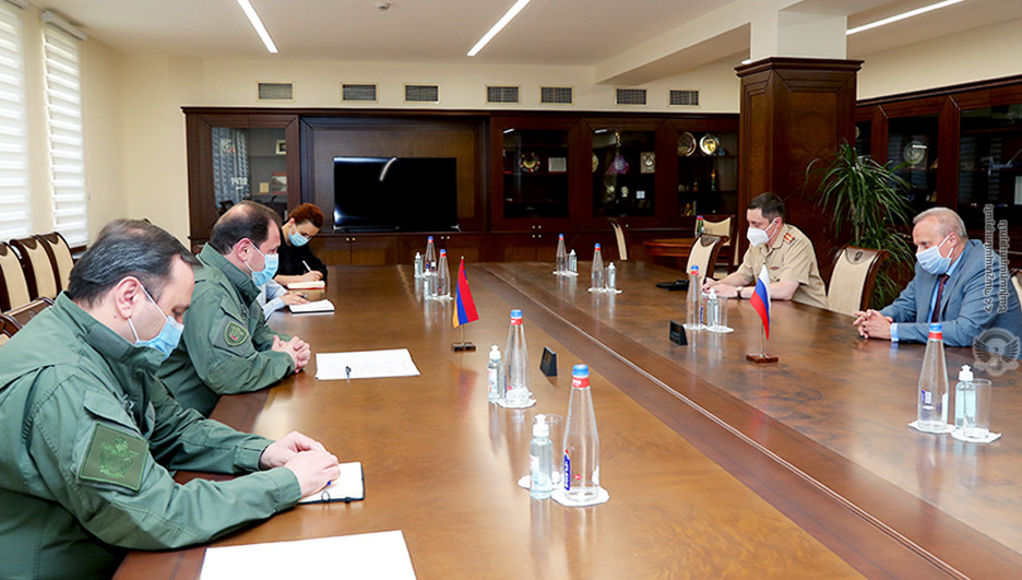 Министр обороны Армении провел встречу с послом РФ Сергеем Копыркиным