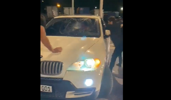 Մոսկվայում BMW մակնիշի մեքենայի հայ վարորդին ադրբեջանցիները դանակի երկու հարված են հասցրել մեջքից, ուղևորն ունի կոտրվածքներ