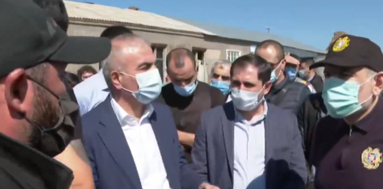 Դուք մթերք արտահանելու ճանապարհը օլիգարխների համար եք բացել, որ նորից հարստանան. Ծղուկի բնակիչը` Նիկոլ Փաշինյանին (տեսանյութ)