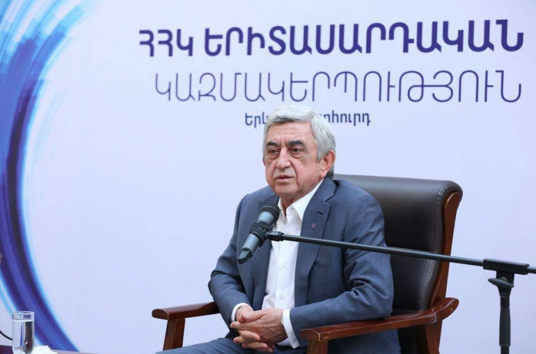 Սերժ Սարգսյանը հանդիպել է վերջերս Հանրապետական կուսակցությանը անդամագրված երիտասարդներին