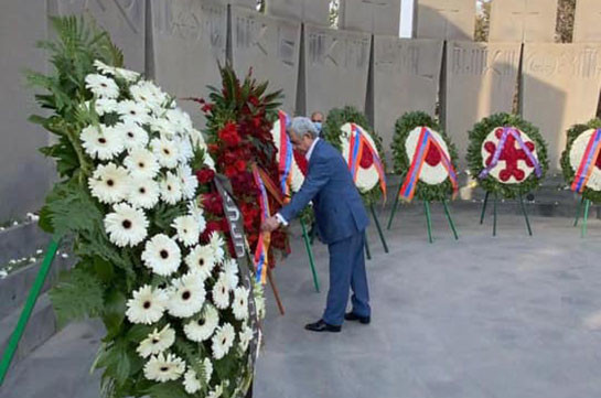 Անկախության տոնի առթիվ ՀՀ երրորդ նախագահ Սերժ Սարգսյանն այցելել է Եռաբլուր (տեսանյութ)