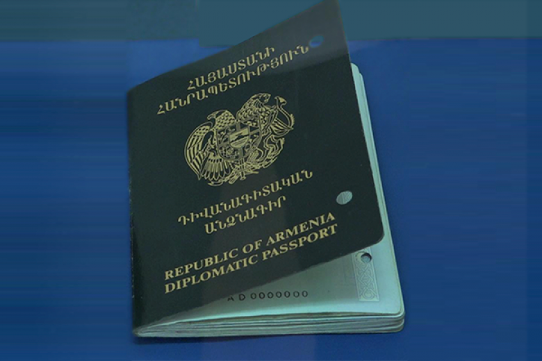 Հեղափոխությունից հետո 783 անձի «աջուձախ» դիվանագիտական անձնագրեր են բաժանել