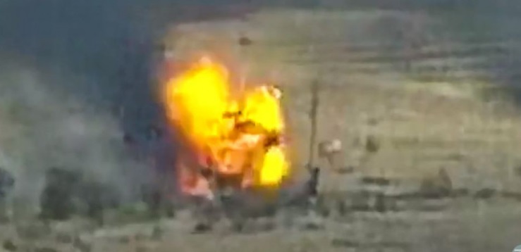 Ինչպես է ՊԲ-ն ոչնչացնում հակառակորդի ավտոշարասյունը (տեսանյութ)