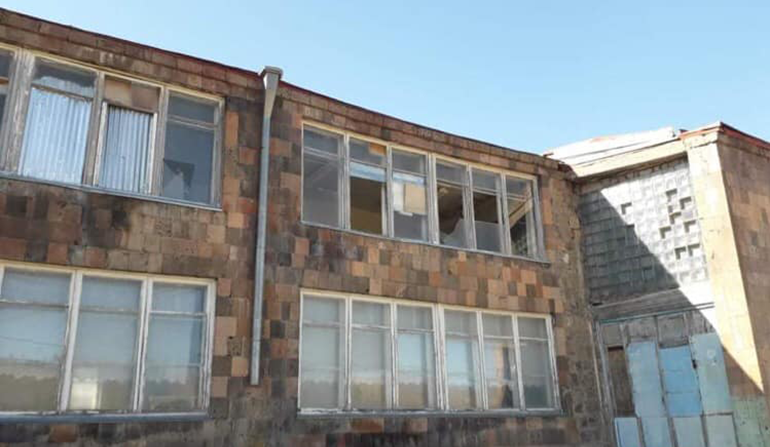 Թշնամու ԱԹՍ֊ների հարվածների հետևանքով վնասվել են Գեղարքունիքի մարզի Սոթք և Կութի համայնքների միջնակարգ դպրոցները. ԿԳՄՍՆ