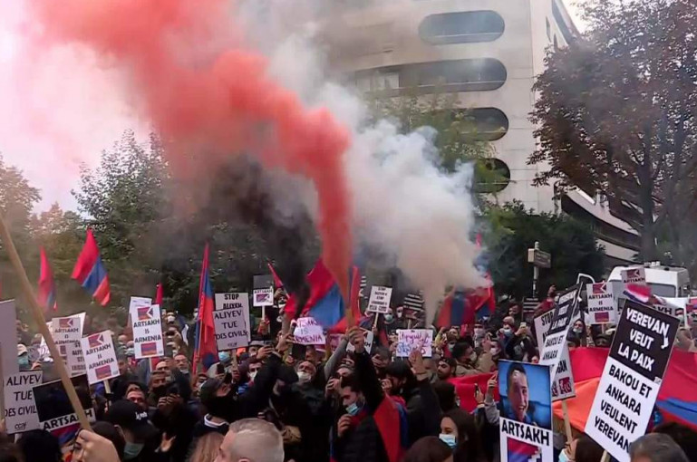 Լիոն քաղաքում հայերը բողոքի ցույց են անցկացնում՝ ընդդեմ թուրք-ադրբեջանական ագրեսիայի (ուղիղ)