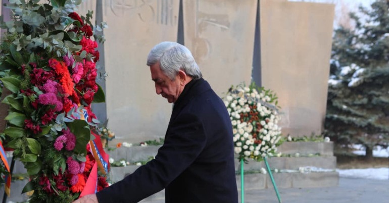 Սերժ Սարգսյանն այցելել է «Եռաբլուր» պանթեոն և հարգանքի տուրք մատուցել զոհերի հիշտակին