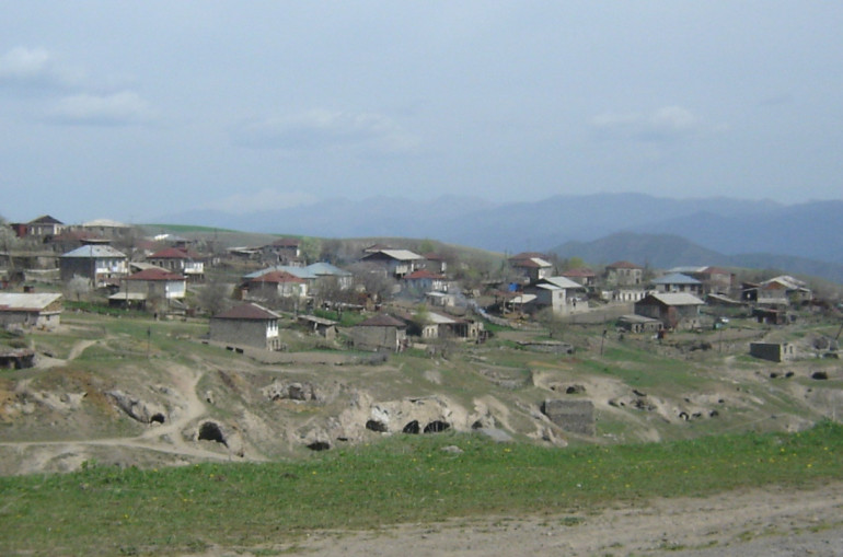 Ադրբեջանի ԶՈւ ներկայացուցիչները մոտեցել են Սյունիքի մարզի Տեղ համայնքի սահմանը հսկող հայկական ջոկատին և ասել՝ պետք է հետ գնաք, սա մեր տարածքն է