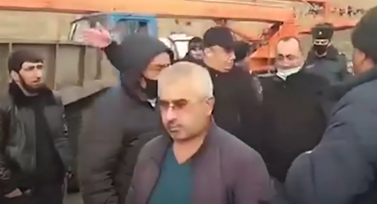 Փաշինյանի հրաժարականը պահանջող քաղաքացիները փակել են Երևան–Վանաձոր մայրուղին (տեսանյութ)