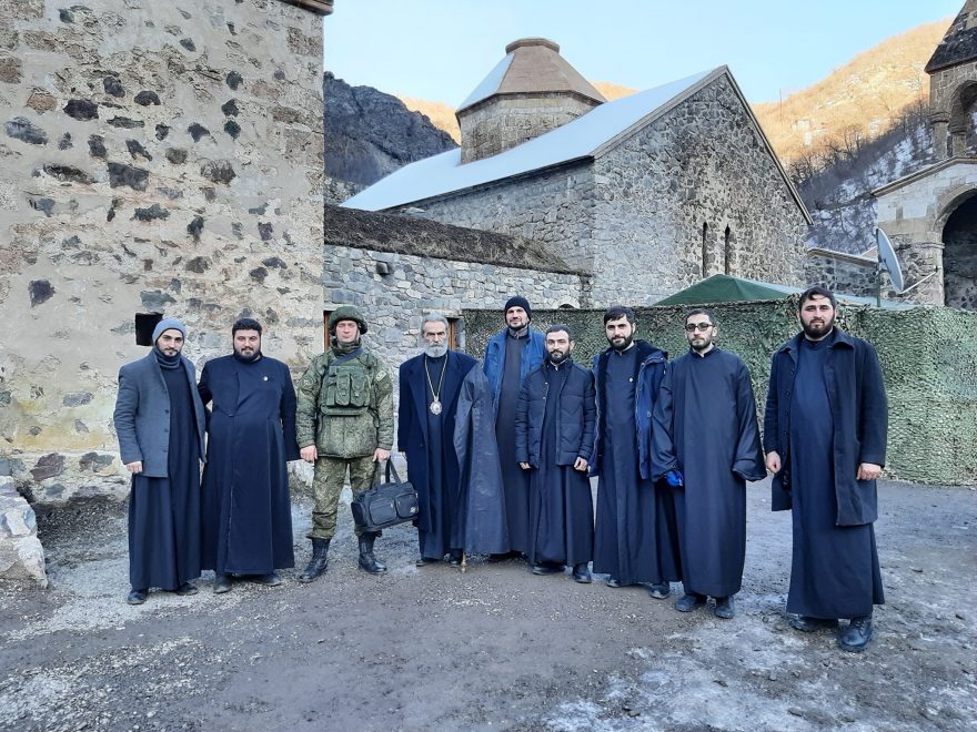 Այս եկեղեցականներն են ռուս խաղաղապահների հետ պահում ադրբեջանցիներով շրջապատված Դադիվանքը