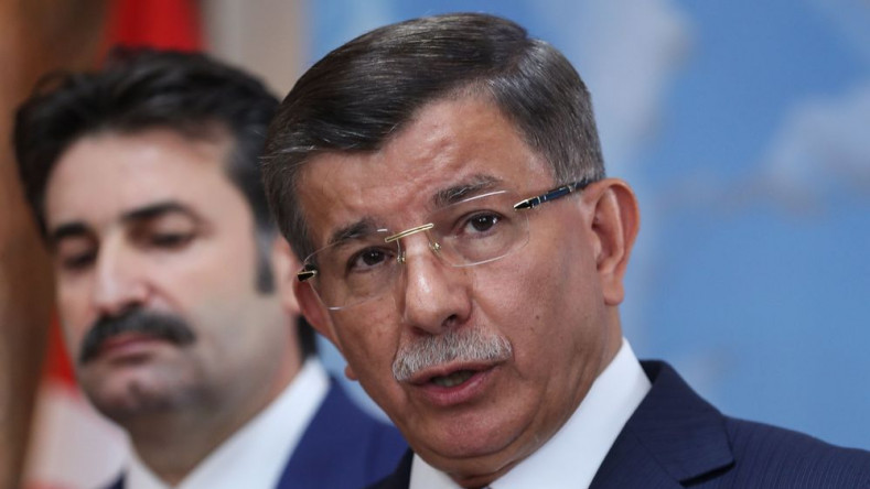 Давутоглу: Эрдоган находится под «опекой» военных путчистов и вскоре будет «устранен»