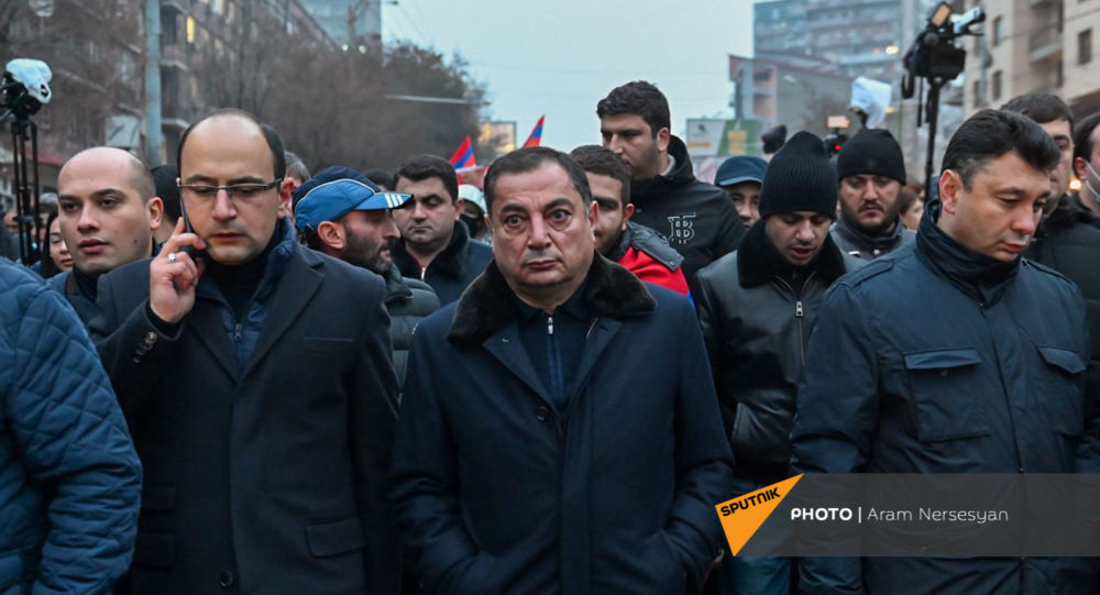 “Объединимся вокруг Армянской армии”: партия Сержа Саргсяна созывает граждан на митинг