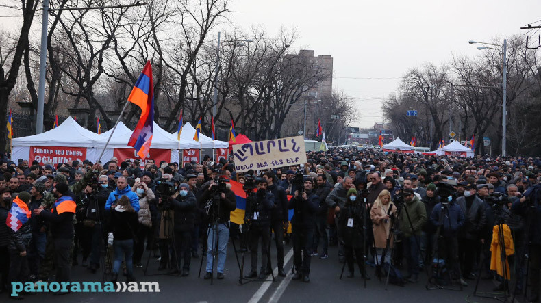 На проспекте Баграмяна в Ереване стартует митинг Движения за спасение Родины
