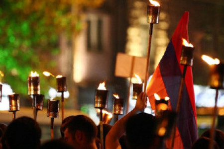 Ежегодное факельное шествие памяти проходит в Ереване