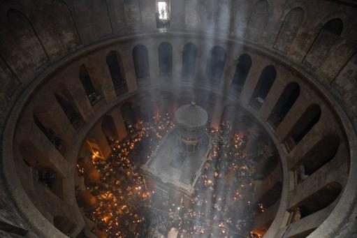 Երուսաղեմի Սուրբ Հարության տաճարում վառվել է Սրբազան կրակը. այն կառաքվի 11 երկրներ