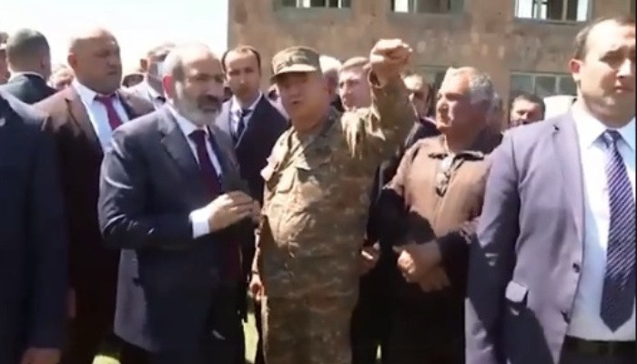 Ինչպես է վարչապետը գեներալին արգելում ադրբեջանցիներին գերի վերցնել (տեսանյութ)