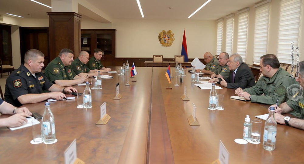 И.о. министра обороны Армении и замглавы ГШ ВС России обсудили вопросы сотрудничества