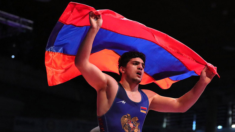 Борец Лёва Геворкян победил азербайджанца, завоевав золото молодежного ЧЕ