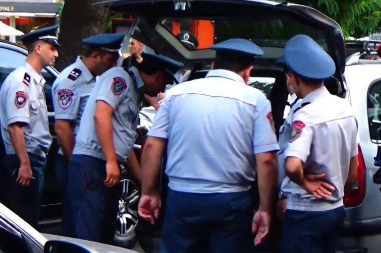 Հայտնաբերվել են հրազեններ, թմրամիջոցներ, սառը զենքեր․ ուժեղացված ծառայություն Երևանում (տեսանյութ)