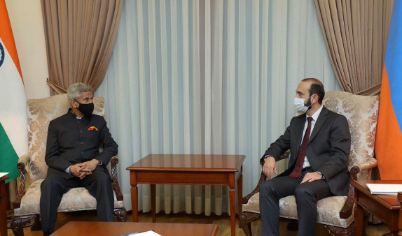 Մեկնարկել է Հայաստանի և Հնդկաստանի ԱԳ նախարարների առանձնազրույցը