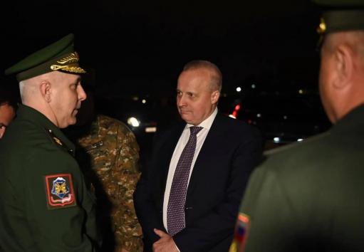 Հայաստանում ՌԴ դեսպանը դիմավորել է հայ գերիներին վերադարձնող ինքնաթիռը
