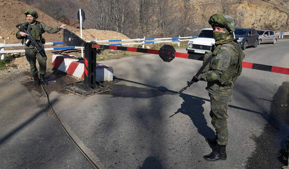 Ռուս խաղաղապահներն ապահովել են 400 մեքենայի անվտանգ երթևեկությունը դեպի Արցախ