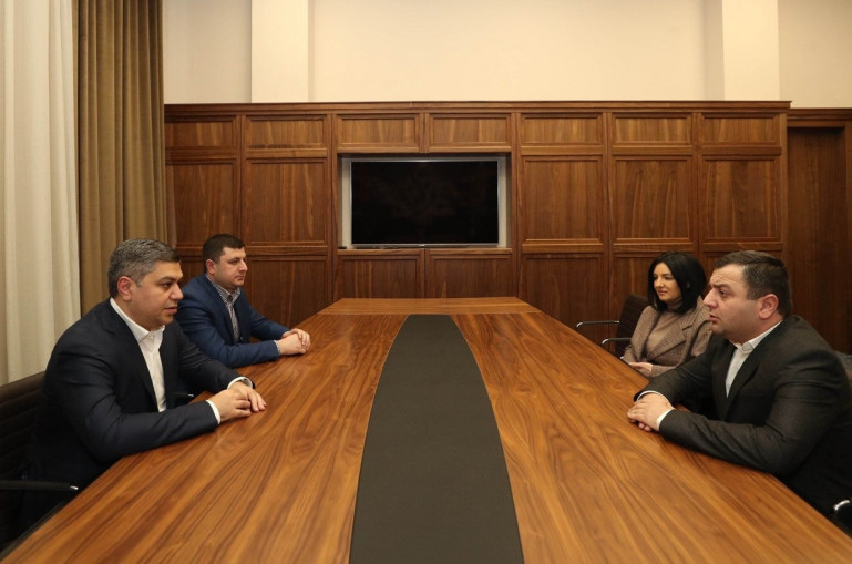 Արթուր Վանեցյանը և Տիգրան Աբրահամյանը հանդիպել են Արցախի խորհրդարանի «Արդարություն» խմբակցության ներկայացուցիչներին
