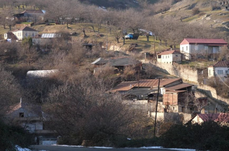 Ադրբեջանի ԶՈՒ-ն Խնուշինակ գյուղում գյուղատնտեսական աշխատանքներ կատարող 2 քաղաքացու ուղղությամբ արկեր է արձակել. Արցախի ՔԿ