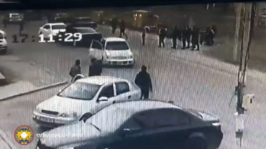 Զենքի գործադրմամբ խուլիգանություն՝ Գյումրիում. մեկ անձ ձերբակալվել է․ տեսանյութ
