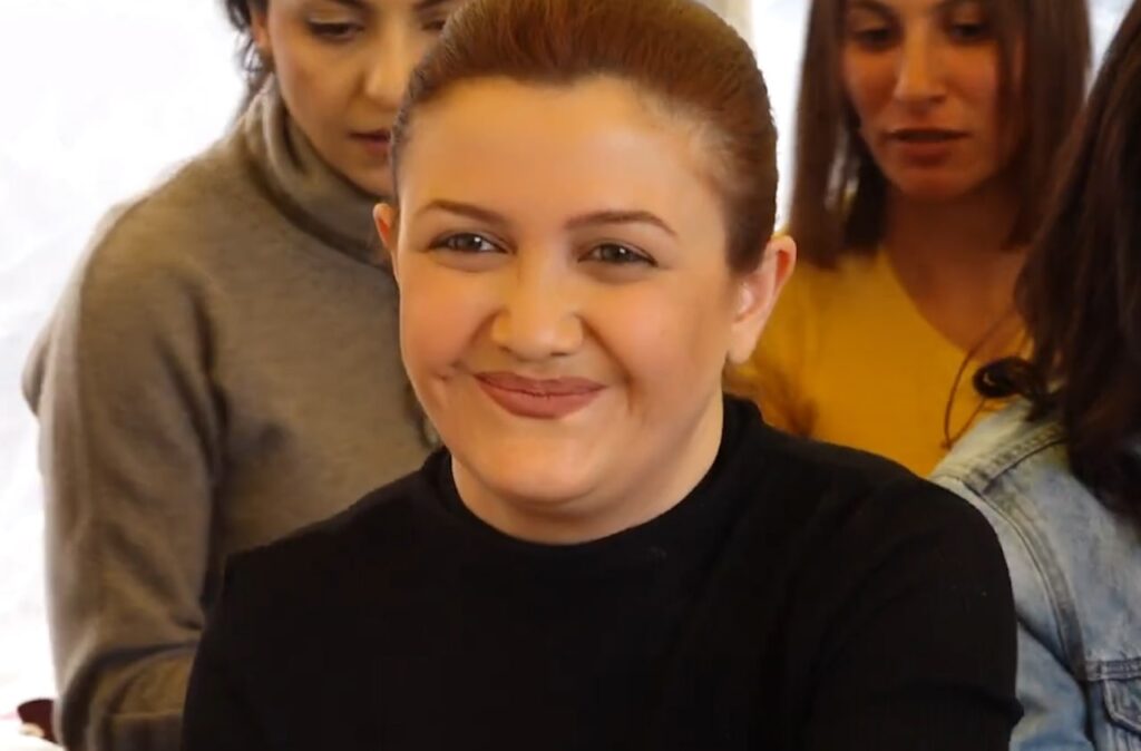 Նախագահ Սերժ Սարգսյանի դուստրը ժենգյալով հաց է պատրաստում. տեսանյութ
