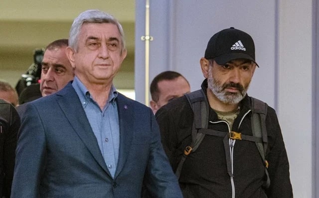 Սերժը հաղթական զինադադար է ստորագրել, իսկ Նիկոլը՝ կապիտուլյացիա. Շարմազանով