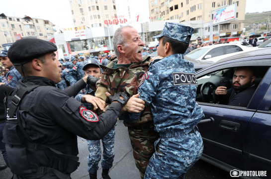 Երևանի տարբեր հատվածներից ոստիկանության բաժիններ է բերման ենթարկվել 189 քաղաքացի