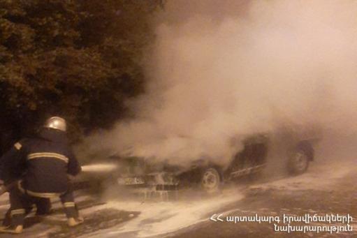 Մայակ թաղամասի շենքերից մեկի մոտ «Lada 21099» մակնիշի ավտոմեքենա է այրվել