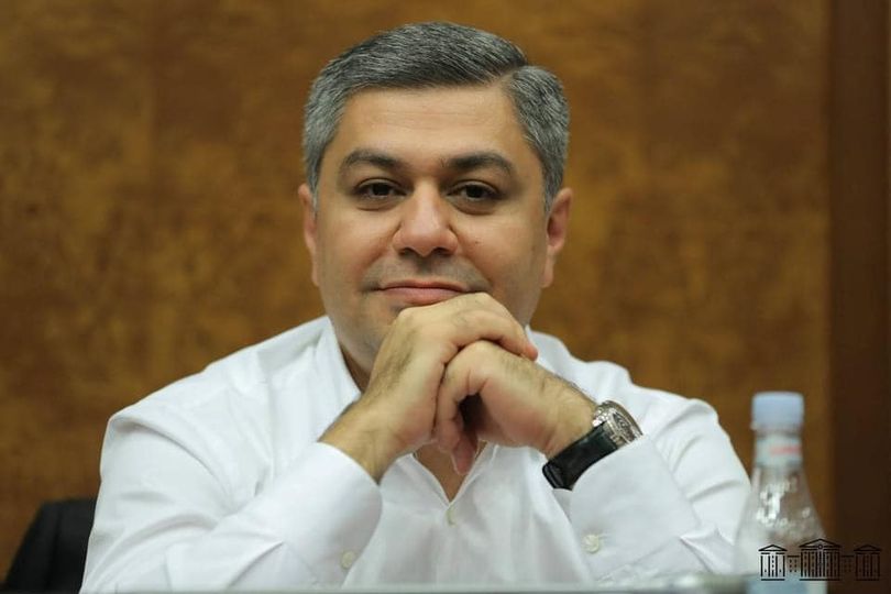 Արթուր Վանեցյանը հանդես է եկել հայտարարությամբ. Նա վայր է դնում մանդատը