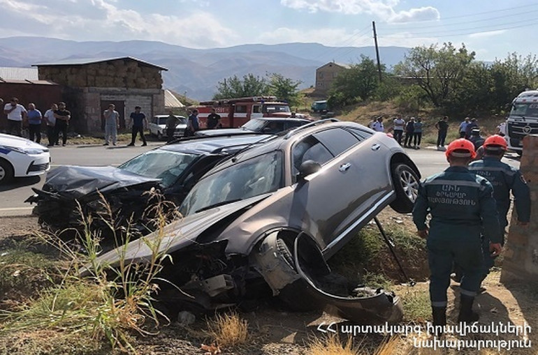 Երևան-Մեղրի ավտոճանապարհին ՃՏՊ-ի հետևանքով 7 անձ է հոսպիտալացվել, 5-ը երեխաներ են
