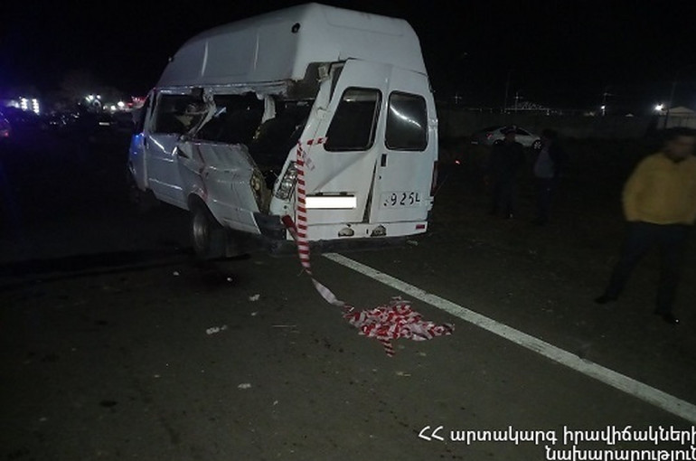Բախվել են Երևան-Արմավիր-Քարակերտ երթուղին սպասարկող միկրոավտոբուսը և բեռնատարը. կա 4 զոհ և 5 տուժած