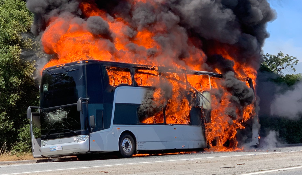 Մեղրի-Քաջարան ճանապարհին տուրիստական ավտոբուս է այրվել