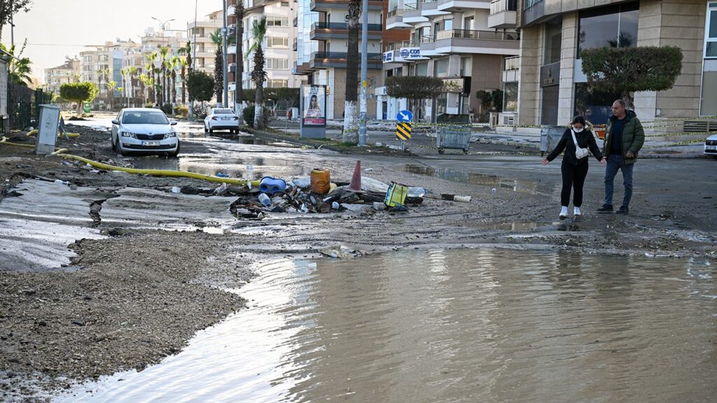 Երկրաշարժից հետո Իսկենդերունի փողոցներն անցել են ջրի տակ