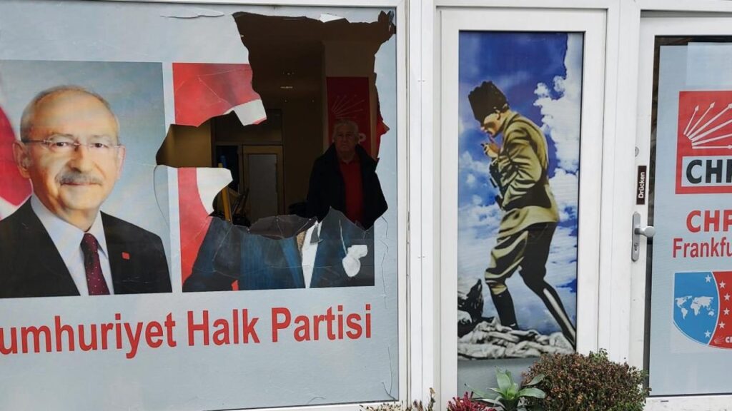 Թուրքիայում զինված հարձակում է տեղի ունեցել ընդդիմադիր կուսակցության գրասենյակի մոտ