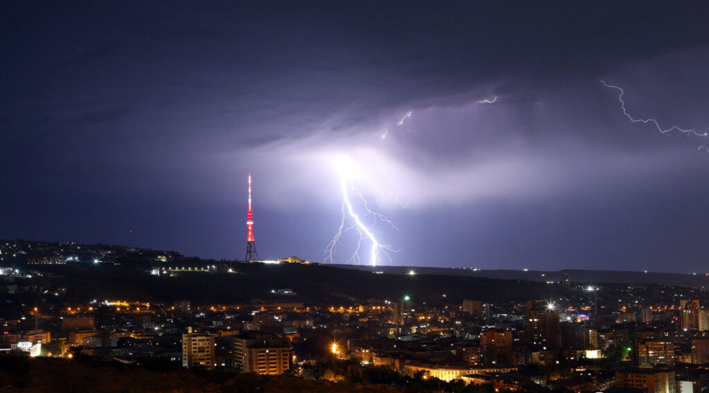 Երևանում երեկոյան ժամերին հնարավոր է կարճատև անձրև և ամպրոպ