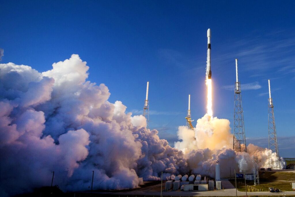 SpaceX-ը նորից հետաձգել է Falcon 9 հրթիռով ռազմական արբանյակի արձակումը