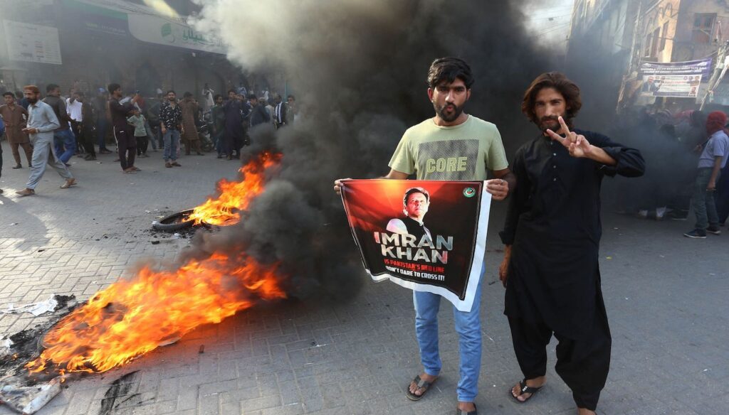 Պակիստանում անկարգություններ են սկսվել նախկին վարչապետ Իմրան Խանի ձերբակալությունից հետո