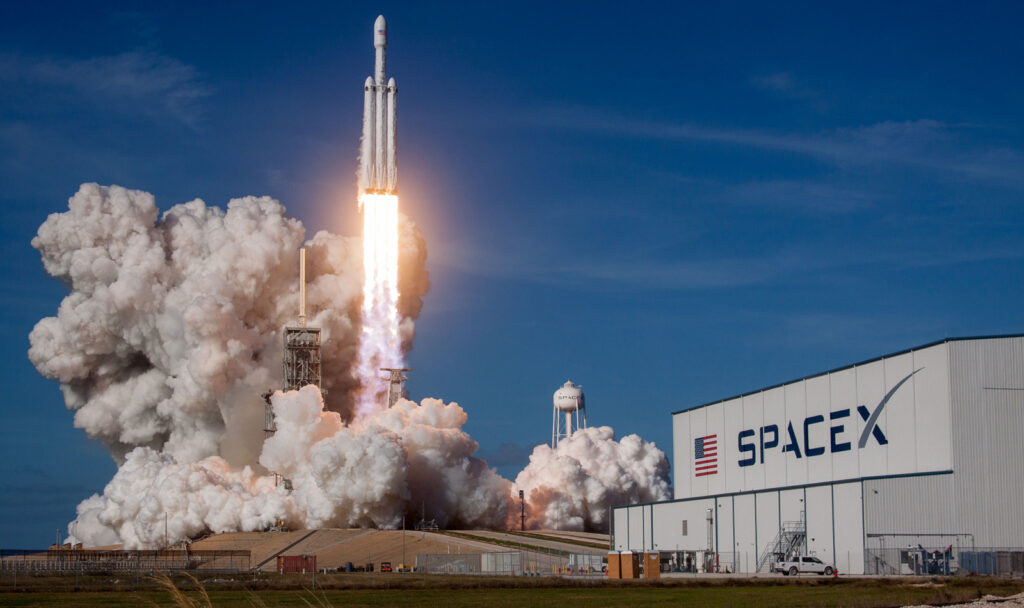 SpaceX-ի տիեզերանավը Միջազգային տիեզերակայան է տարել զբոսաշրջիկների