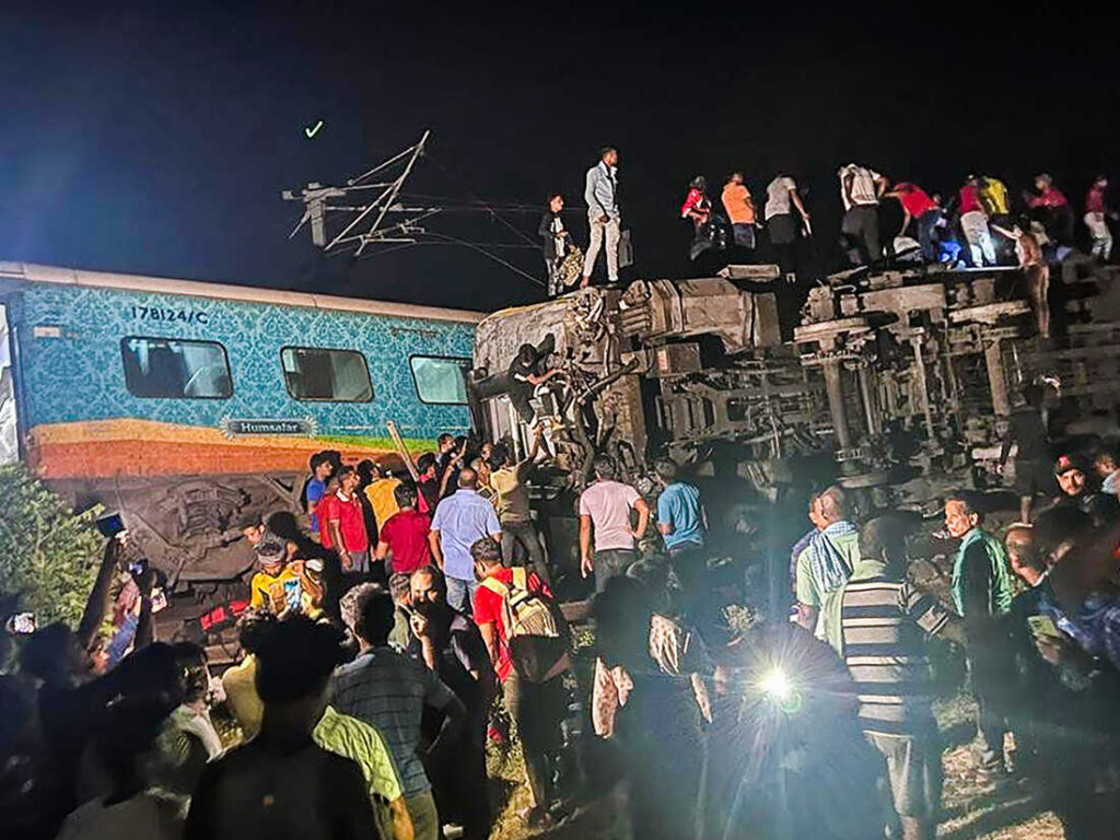 Հնդկաստանում գնացքների բախման հետևանքով հարյուրավոր մարդիկ են զոհվել