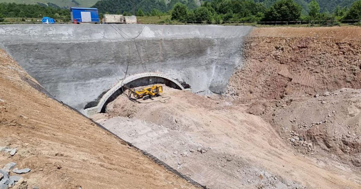 Ընթանում է Վերին Լարս տանող ամենաերկար թունելի շինարարությունը