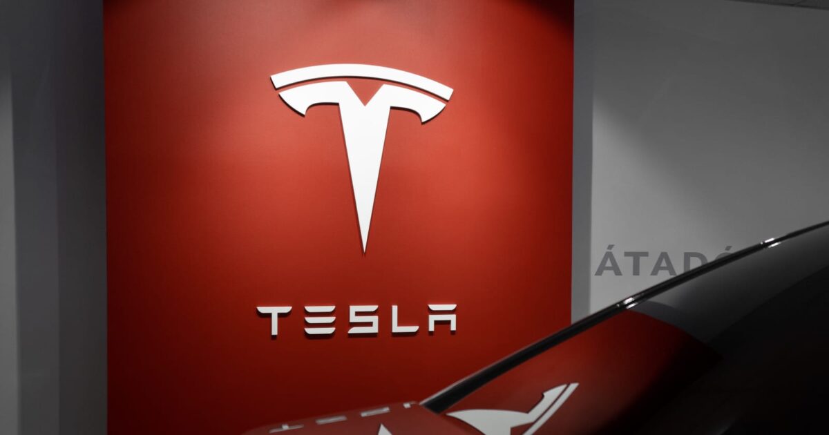 Tesla-ն հայտնել է իր պատմության մեջ մեքենաների ամենախոշոր հետկանչի մասին