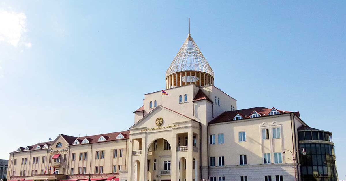 Պահանջում ենք ձեռնպահ մնալ հասարակությանը պառակտող հռետորաբանությունից. Արցախի ԱԺ