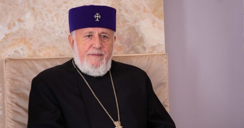 Վեհափառը հորդորել է եկեղեցականներին արիությամբ շարունակել ծառայությունը՝ հանուն հայրենիքի