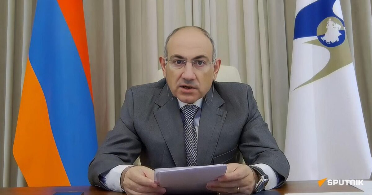 Փաշինյանը դուրս է եկել տնից ու դարձել Խաչատուր Աբովյանը․ «Հրապարակ»